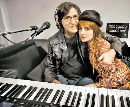 Tengo que volverte a ver. El regreso del Charly del 2009 a Vélez contó con Hilda en los coros.